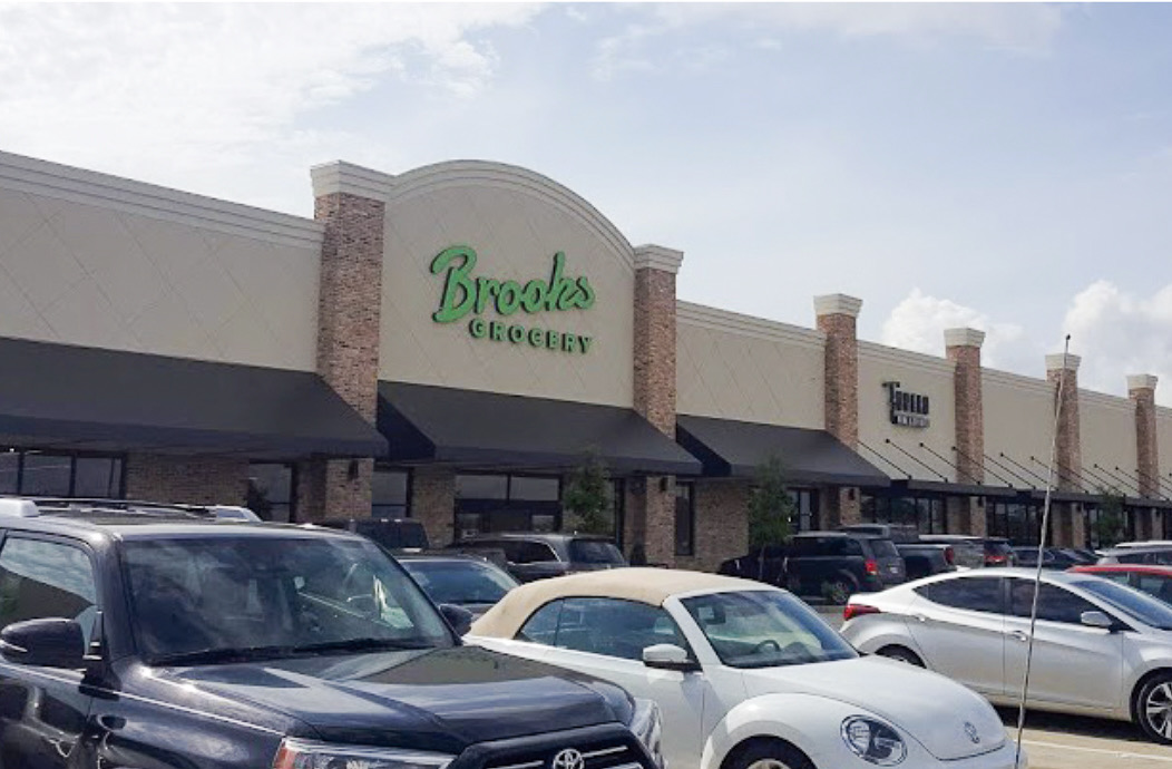 Exterior of Brooks Grocery in Tupelo, Mississippi